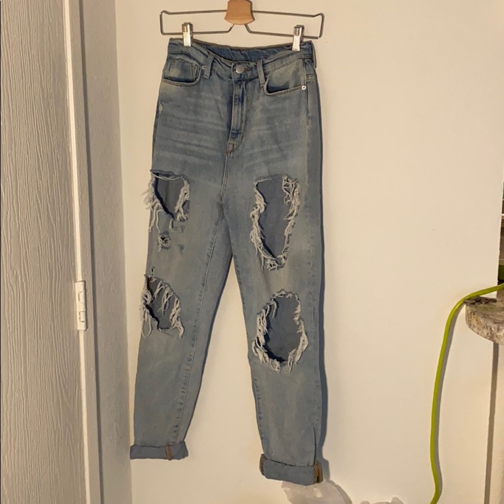 Loose ripped jeans